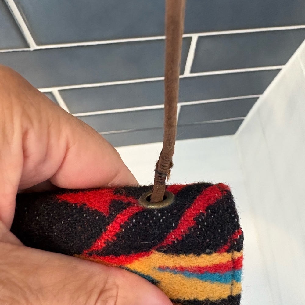 Pendleton Colorful Patterned Women's Crossbody - Picture 5 of 8